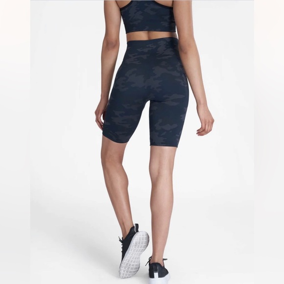 NEW SPANX - Look at Me Now Bike Short - Picture 5 of 9